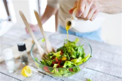 Adding oil to salad boosts health benefits
