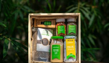 Gift box medium {Chia Seed,Peanut butter creamy,Mustard Honey,Black seed oil  (Small),Red Chili Flakes & Crushed Black Pepper}